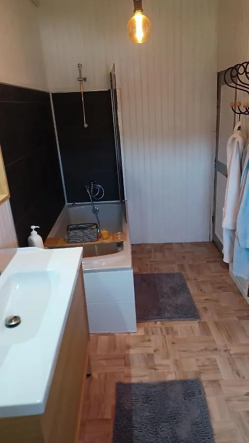 Residence De Suzanne Gite Avec Sauna Privatif Brommat 0*,