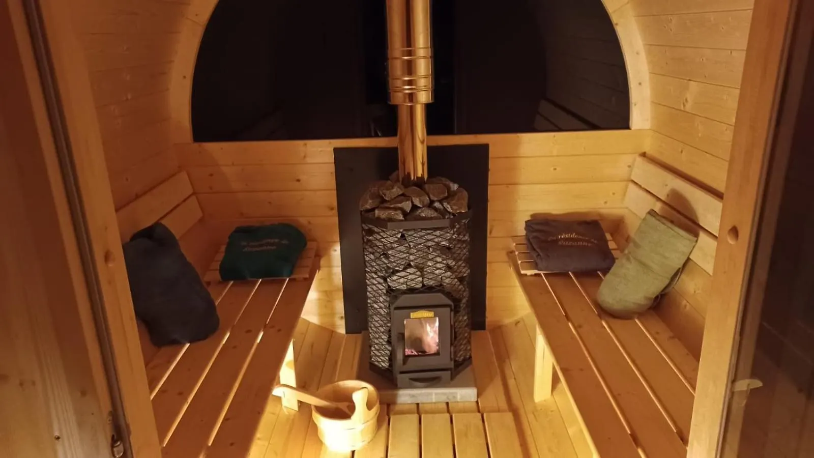 Residence De Suzanne Gite Avec Sauna Privatif Brommat France